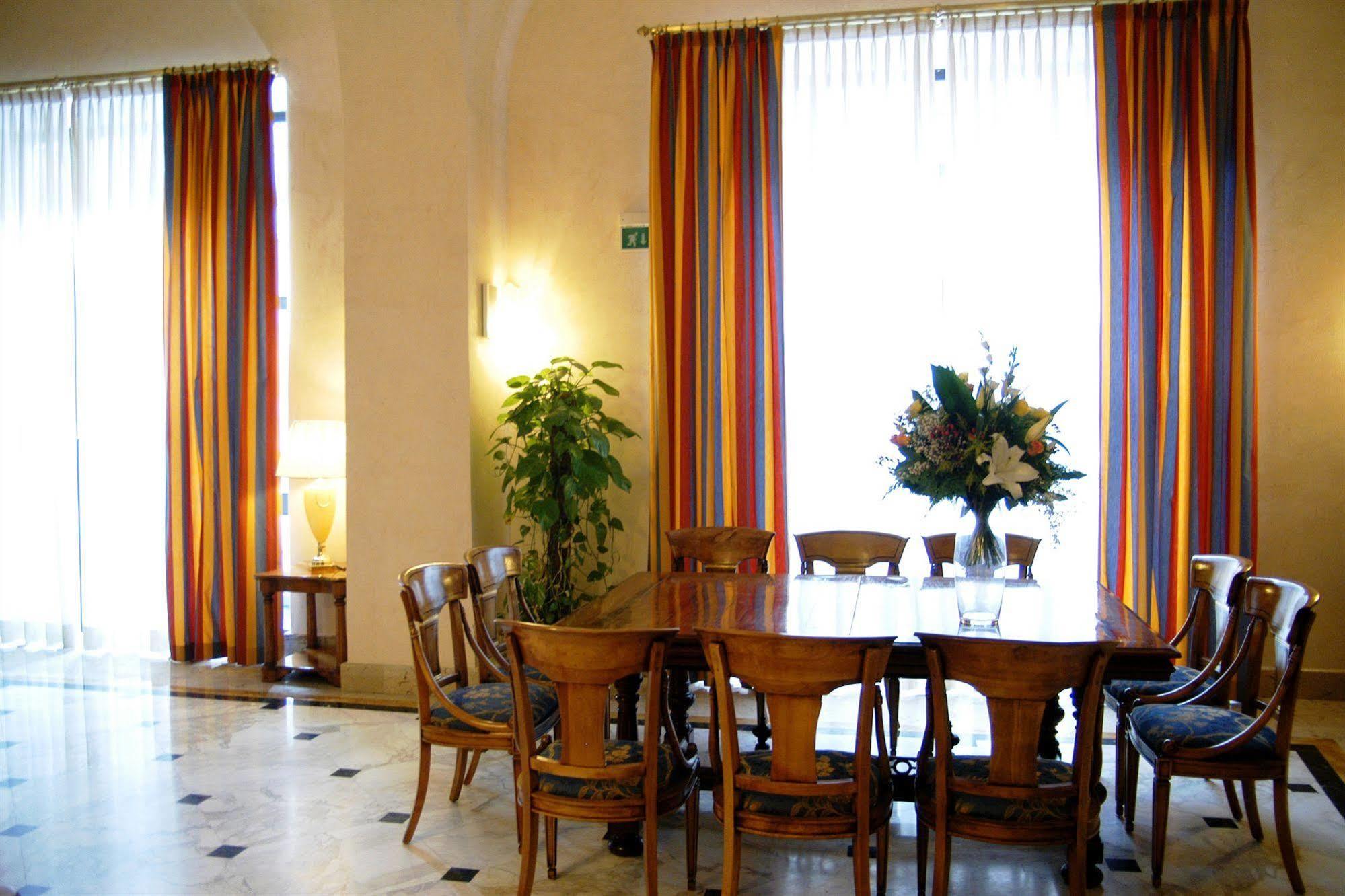 カターネ パレス ホテル カターニア エクステリア 写真